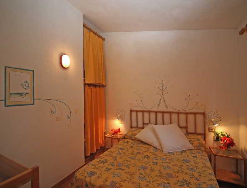 Residence Baia Salinedda Capo Coda Cavallo Eksteriør billede
